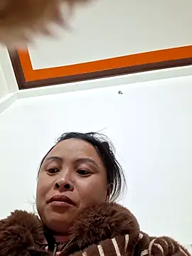 xuxulovezz online show from 11.28.25