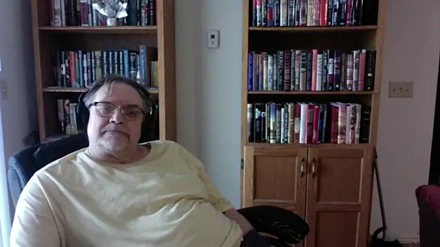 Snapshot of Vinyl22@xh chatting on 04.30.26 Vinyl22xh online show from 04.30.26