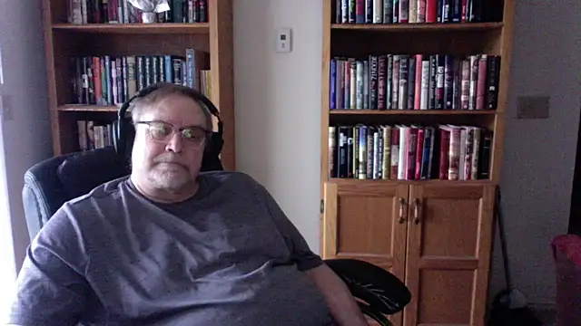 Snapshot of Vinyl22@xh chatting on 04.30.26 Vinyl22xh online show from 04.30.26