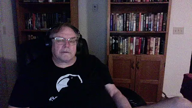 Snapshot of Vinyl22@xh chatting on 05.08.26 Vinyl22xh online show from 05.08.26