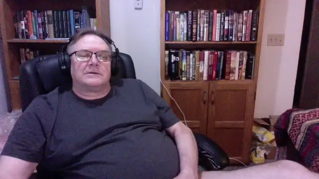Snapshot of Vinyl22@xh chatting on 05.25.26 Vinyl22xh online show from 05.25.26
