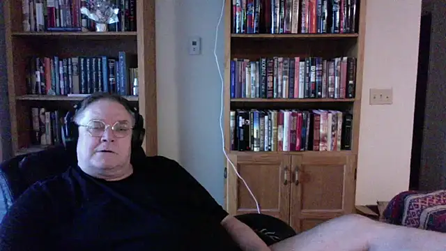 Snapshot of Vinyl22@xh chatting on 05.26.26 Vinyl22xh online show from 05.26.26
