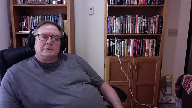 Snapshot of Vinyl22@xh chatting on 06.16.26 Vinyl22xh online show from 06.16.26