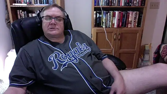 Snapshot of Vinyl22@xh chatting on 06.16.26 Vinyl22xh online show from 06.16.26