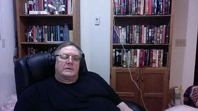 Snapshot of Vinyl22@xh chatting on 06.19.26 Vinyl22xh online show from 06.19.26