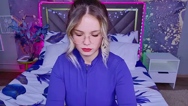 KellyHayden online show from 10.03.25