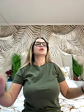 KellyHayden online show from 10.17.25