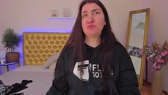 TrishaDarks online show from 03.07.26