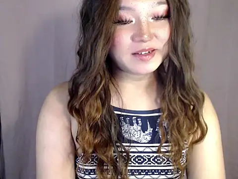 Eyes-on-me online show from 11.25.25