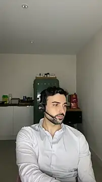 Snapshot of eauminerale chatting on 06.19.26 eauminerale online show from 06.19.26
