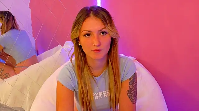 Snapshot of Anaayss_ chatting on 09.30.25 Anaayss  online show from 09.30.25