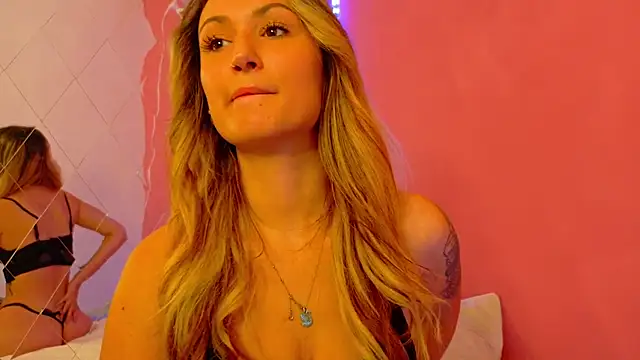 Snapshot of Anaayss_ chatting on 10.10.25 Anaayss  online show from 10.10.25