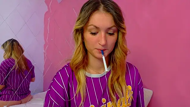 Snapshot of Anaayss_ chatting on 10.17.25 Anaayss  online show from 10.17.25