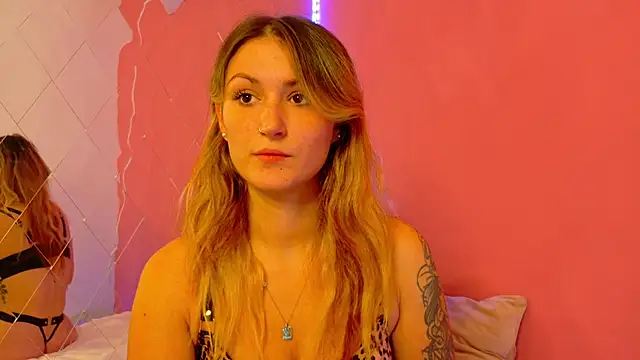 Snapshot of Anaayss_ chatting on 10.21.25 Anaayss  online show from 10.21.25