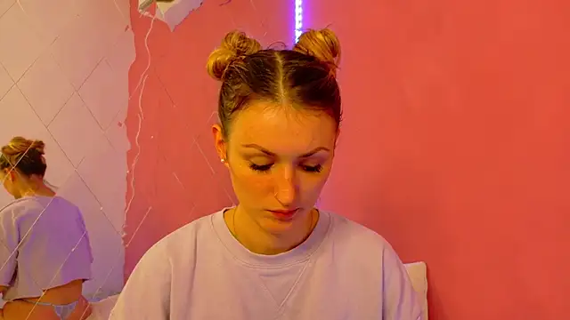 Snapshot of Anaayss_ chatting on 10.23.25 Anaayss  online show from 10.23.25