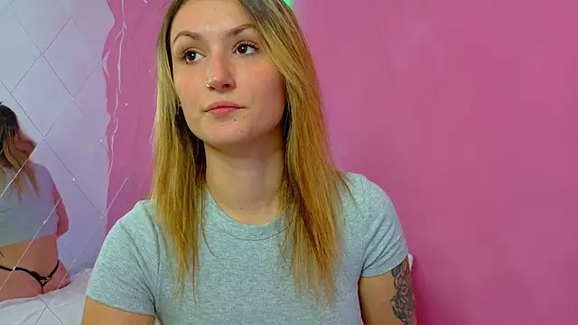 Snapshot of Anaayss_ chatting on 10.24.25 Anaayss  online show from 10.24.25