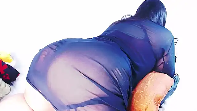 Snapshot of vivianepierss chatting on 12.18.25 vivianepierss online show from 12.18.25