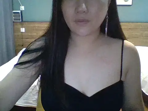 Snapshot of xiaoyizi chatting on 09.27.25 xiaoyizi online show from 09.27.25