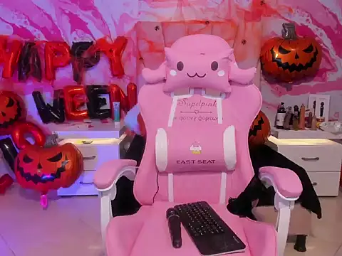 Snapshot of Melani_St chatting on 10.14.25 Melani St online show from 10.14.25