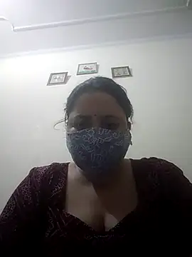 Snapshot of Cute-Purva chatting on 10.31.25 Cute-Purva online show from 10.31.25