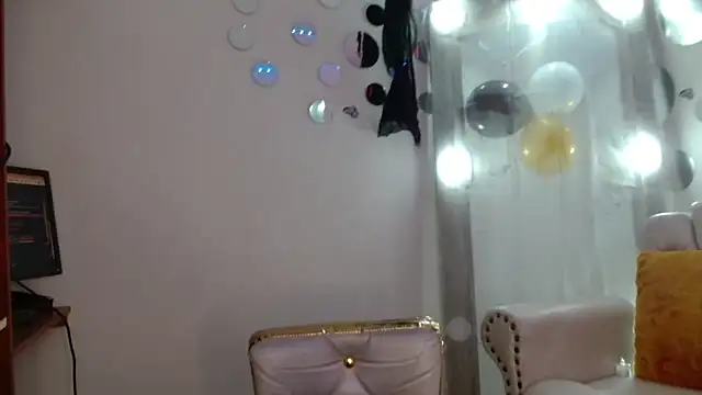 Nina Roser online show from 10.21.25