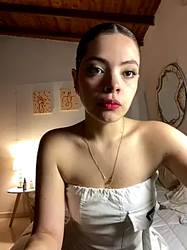Snapshot of Bleer_Rousse chatting on 12.18.25 Bleer Rousse online show from 12.18.25
