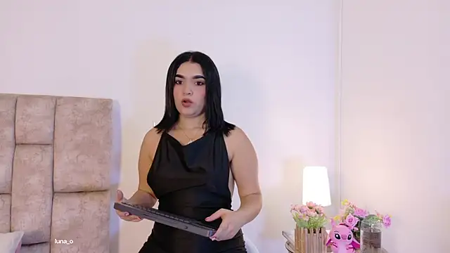 LunaOcampo  online show from 11.28.25