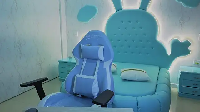 Mia Cuttee online show from 10.20.25