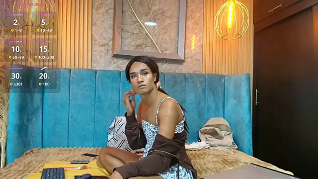 briannyte25 online show from 10.14.25
