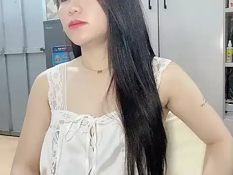 Snapshot of Ara4865 chatting on 10.11.25 Ara4865 online show from 10.11.25