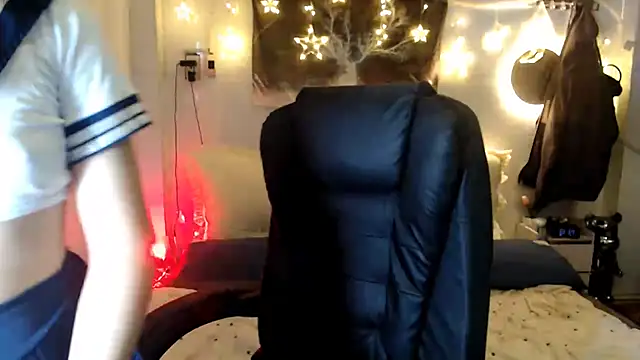 Snapshot of EllieYoon chatting on 10.04.25 EllieYoon online show from 10.04.25