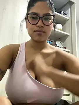 miiabrown18 online show from 10.18.25