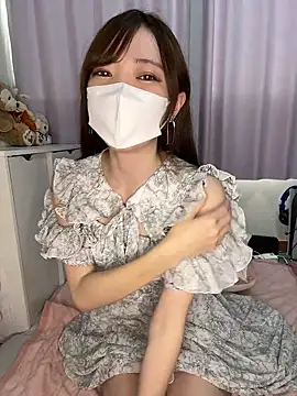 Snapshot of Moe_v_v chatting on 10.19.25 Moe v v online show from 10.19.25