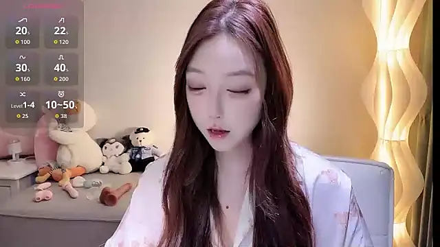 Snapshot of Luna--1 chatting on 07.23.26 Luna--1 online show from 07.23.26
