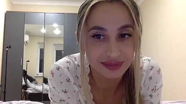 Snapshot of Jeyvaris chatting on 09.30.25 Jeyvaris online show from 09.30.25