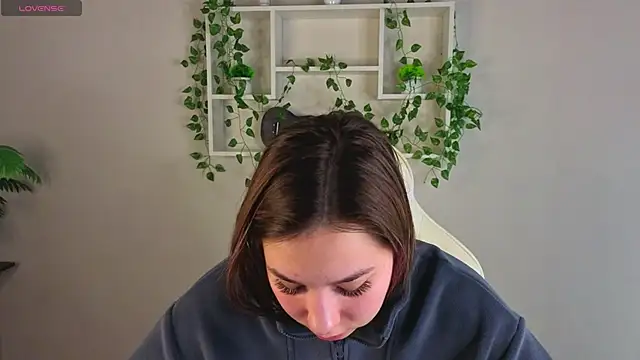 Al1ice Moures online show from 11.13.25