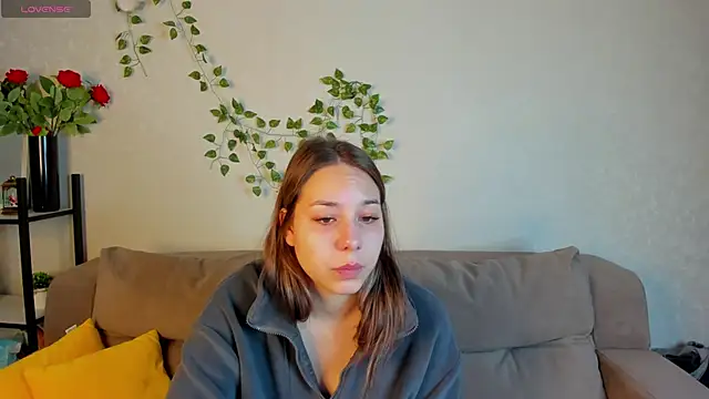 Al1ice Moures online show from 11.28.25