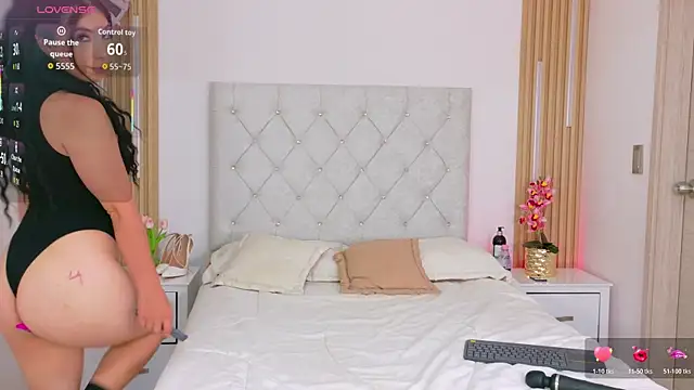 Ashley-Whitee online show from 12.03.25