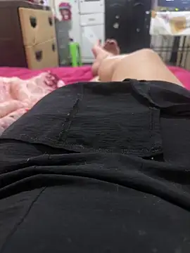 Snapshot of Laila-sexi chatting on 10.21.25 Laila-sexi online show from 10.21.25