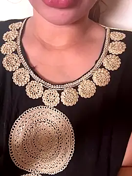 Snapshot of Laila-sexi chatting on 11.20.25 Laila-sexi online show from 11.20.25