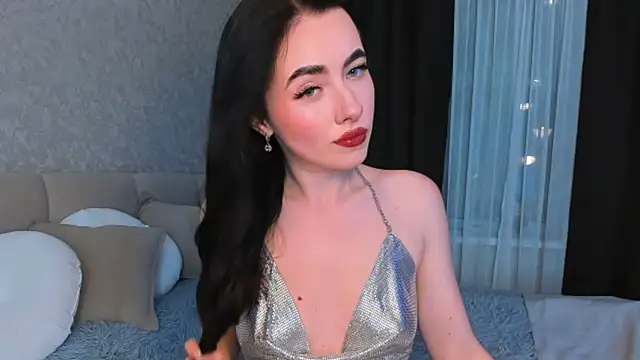 Snapshot of Milla_Moore chatting on 10.07.25 Milla Moore online show from 10.07.25