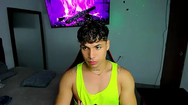 Snapshot of Adams_Collins chatting on 09.26.25 Adams Collins online show from 09.26.25