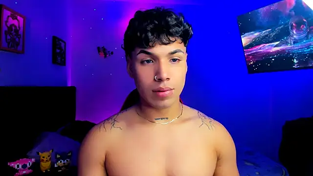 Snapshot of Adams_Collins chatting on 11.30.25 Adams Collins online show from 11.30.25