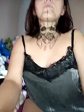 Snapshot of kisette chatting on 09.28.25 kisette online show from 09.28.25