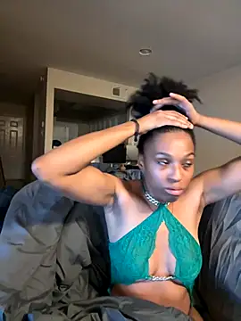 YeahhhitsBreezy online show from 09.29.25