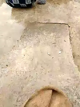 Snapshot of ARTIR1 chatting on 10.28.25 ARTIR1 online show from 10.28.25