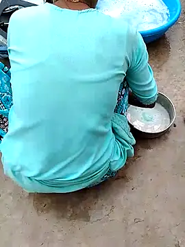 Snapshot of ARTIR1 chatting on 10.30.25 ARTIR1 online show from 10.30.25