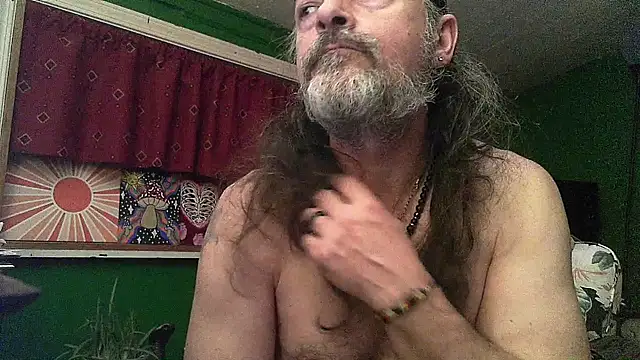 Snapshot of HippieDad333 chatting on 03.26.26 HippieDad333 online show from 03.26.26