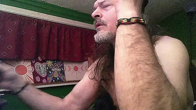 Snapshot of HippieDad333 chatting on 04.03.26 HippieDad333 online show from 04.03.26