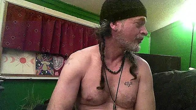Snapshot of HippieDad333 chatting on 04.09.26 HippieDad333 online show from 04.09.26